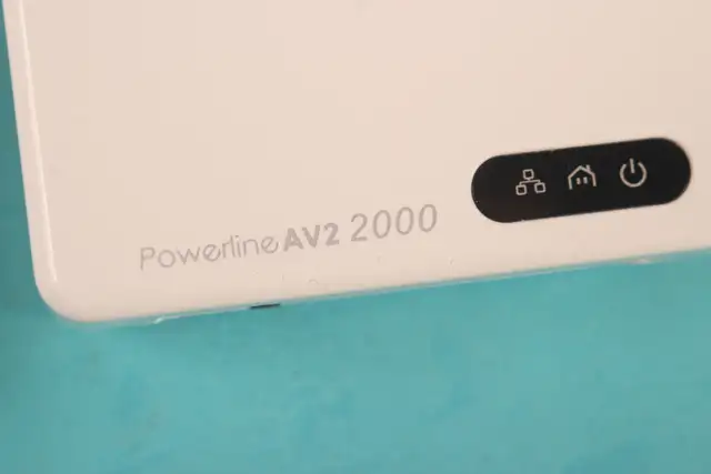D-Link Powerline Adapter AV2 Up to 2000Mbps DHP-700AV Ethernet in Networking in City of Toronto - Image 6