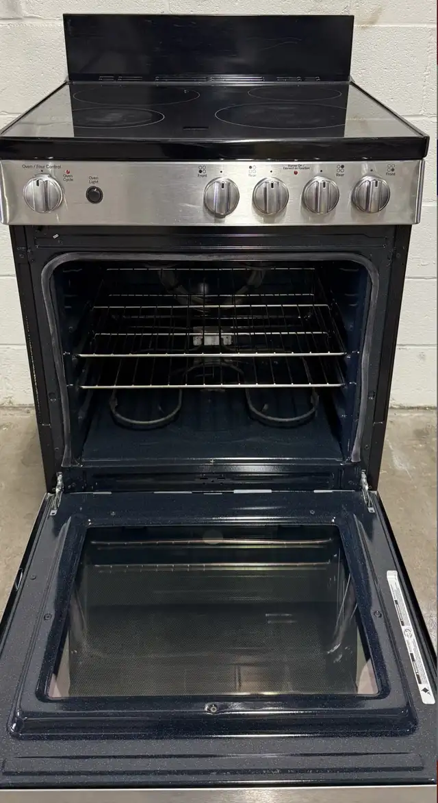 Apartment Size Stove “GE” 24 inch  in Stoves, Ovens & Ranges in City of Toronto - Image 3
