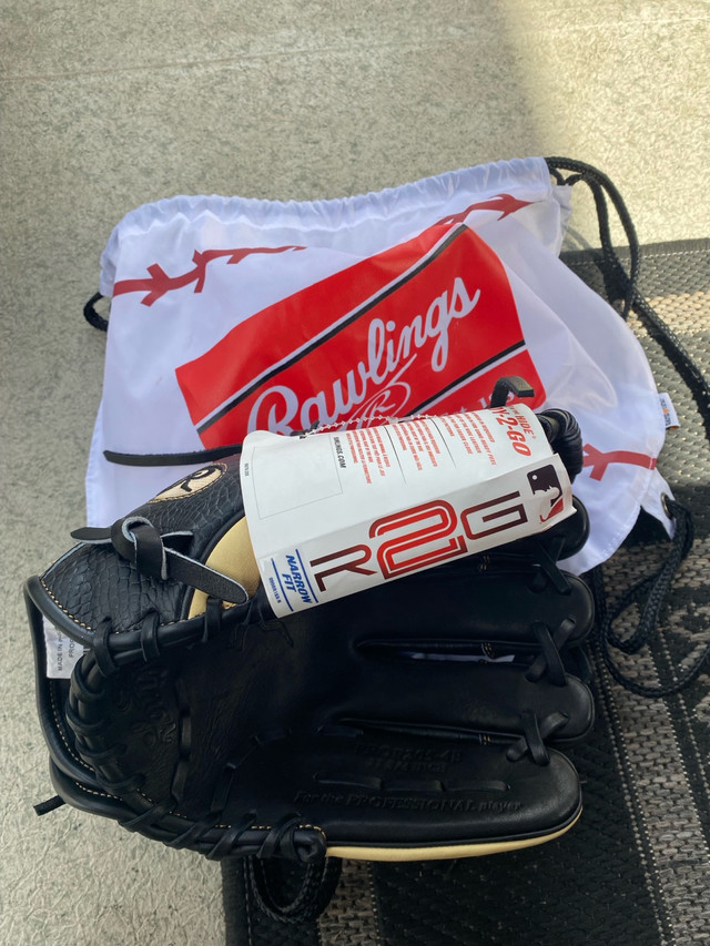 Rawlings PROR205-4B Ball Glove in Other in Strathcona County
