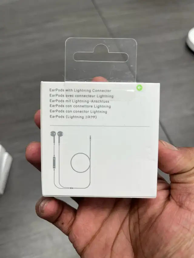 EarPods Lightning Connector **High Quality Sounds**63009267605121121