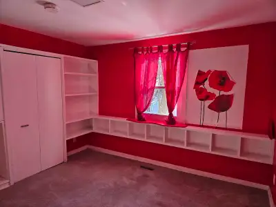 Golden girl in the country looking for roomate