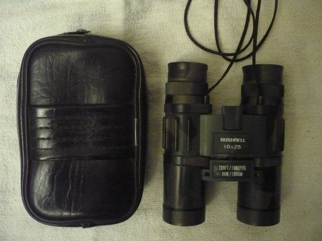 BUSHNELL 10 X 25 BINOCULARS (CAMO ) in Other in Barrie