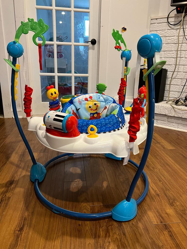 Exerciseur Baby Einstein pour bébé comme neuf dans Parcs, balançoires et bacs  à Ville de Montréal