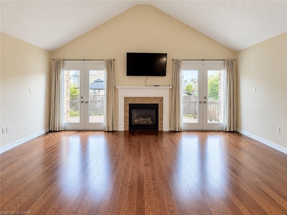 81 BELLAGIO Avenue, Hamilton, Ontario, L0R 1P0 5