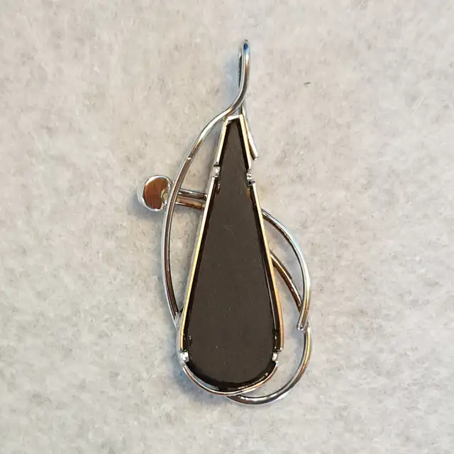 2’’ Elegant Vintage Sterling Silver Red Ammolite & Pearl Pendant in Jewellery & Watches in Calgary - Image 10