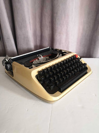 Vintage brother typewriter Missing the top shield and untested