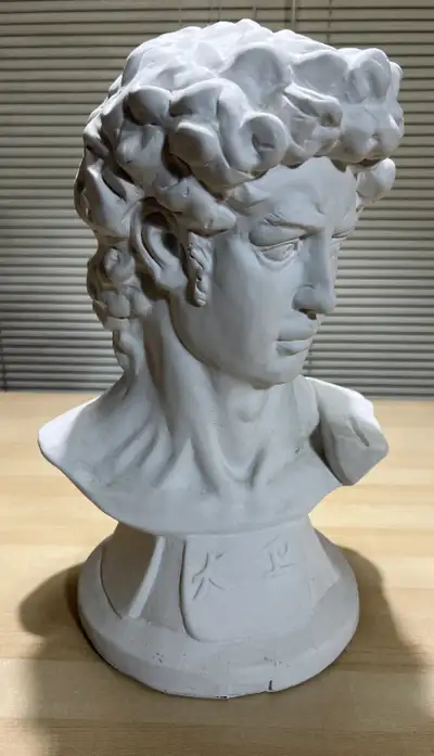 This is a David large plaster statue. Size: W: 11 inches, H: 16 inches. ( W: 28 cm, H: 42 cm ) you n...