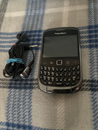Blackberry curve and headphones, selling as is
