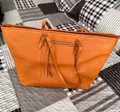 Sacoches (sac à main) neus de marque Danier 100% cuir. Faite une offre
