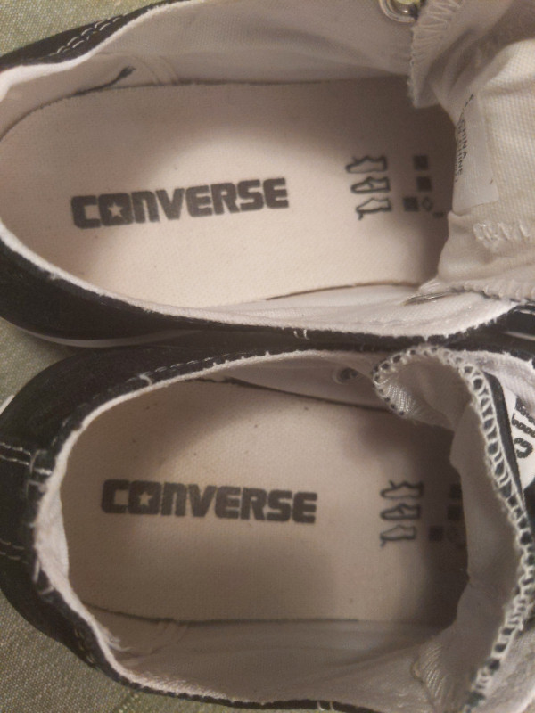 Unisex Converse Slip On Sneakers Shoes No Laces- size 4,5M 6.5W in Kids & Youth in City of Toronto - Image 4