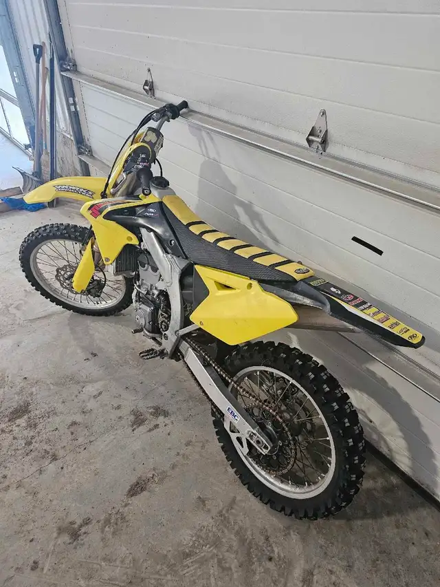 2015 suzuki RMZ450 in Dirt Bikes & Motocross in Winnipeg - Image 3