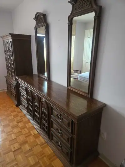 Ensemble de chambre a coucher, View more
