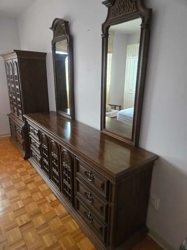 Ensemble de chambre a coucher in Dressers & Wardrobes in City of Montréal - Image 2