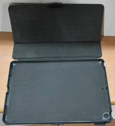 iPad 9th Generation (*) Speck case, View more