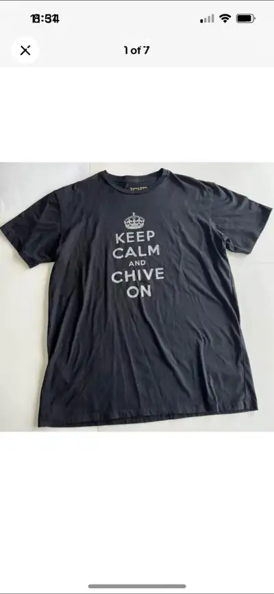 Original authentic chive T-shirt! See photos for accurate measurements. Located in both Kingston/Wes...