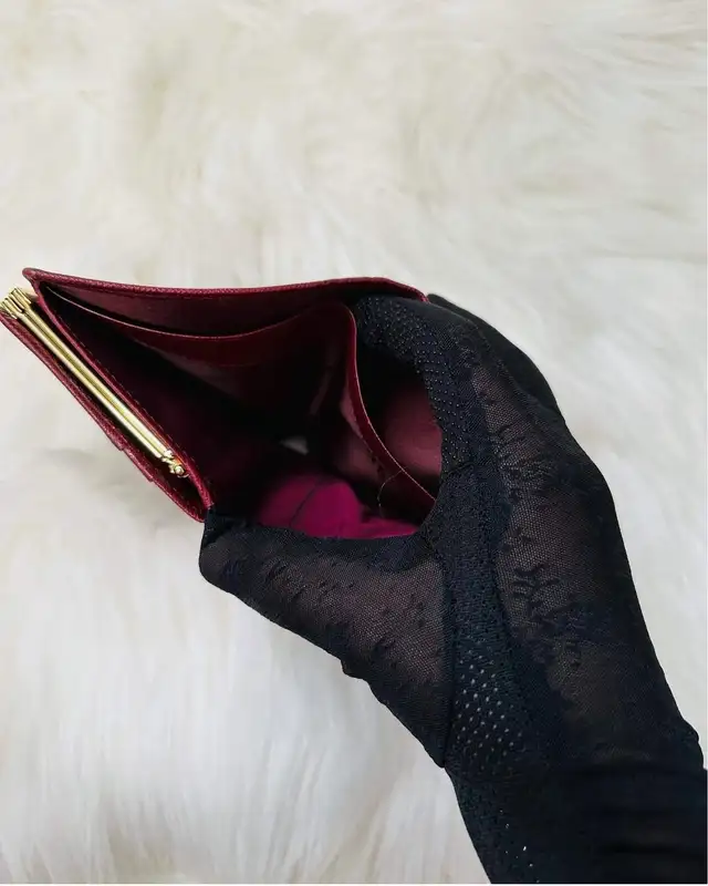 Burberry wallet in Women's - Bags & Wallets in Mississauga / Peel Region - Image 5