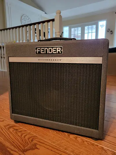 One of Fender's great combos. Very little time on this. Never used outside the home. No trades thank...