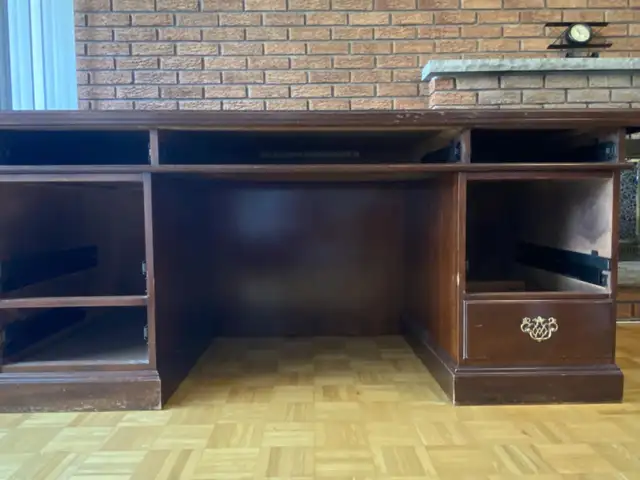 Made in USA Solid Wood Executive Desk in Desks in City of Toronto - Image 7