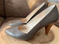 Beautiful Tahari high heel shoes for sale!