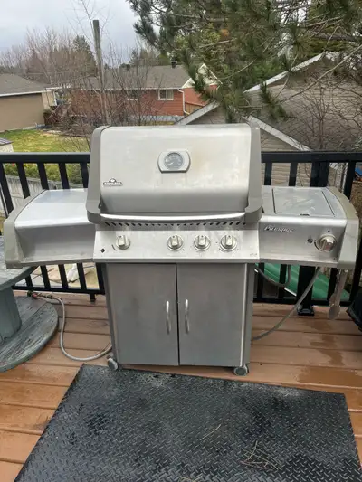 Natural gas bbq. Needs some love $100 obo. Hasn’t been used since we bought a blackstone