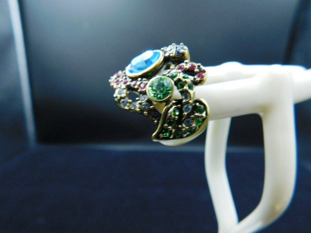 HEIDI DAUS BLUE STONE, MULTI STONE RING, BOX SIZE 6 NEW IN BOX in Jewellery & Watches in Lethbridge - Image 3