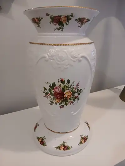 Royal Albert Vase Old Country Roses-NEW, View more