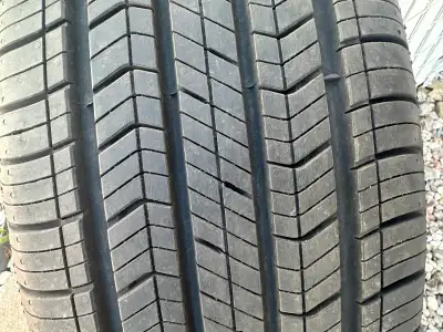 HYUNDAI KONA 2025 4PNEUS KUMHO SOLUS 215/60r17 UTILISÉS 2MOIS PRATIQUEMENT NEUF