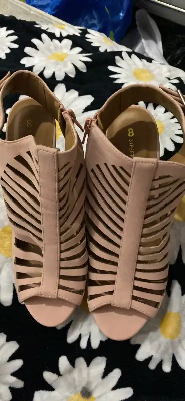 Soulier rose à talon 8neuf /new, View more