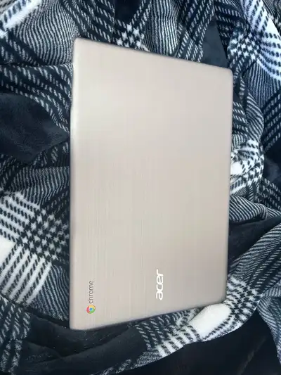 Chromebook laptop, no scratches or damage. Comes with charger