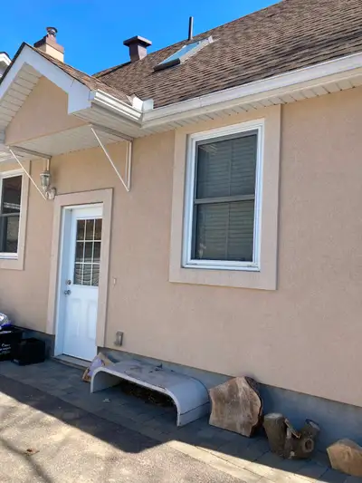 Available now. I have 1 room for rent inside the basement of a townhouse near Walkley station (10 mi...