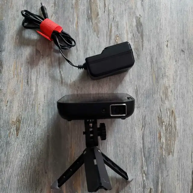 Magnasonic PP72 Pocket Projector in Video & TV Accessories in City of Montréal - Image 9