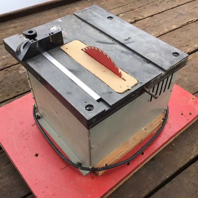 Black & Decker  8" Table saw - blade not included in Power Tools in Oakville / Halton Region - Image 3