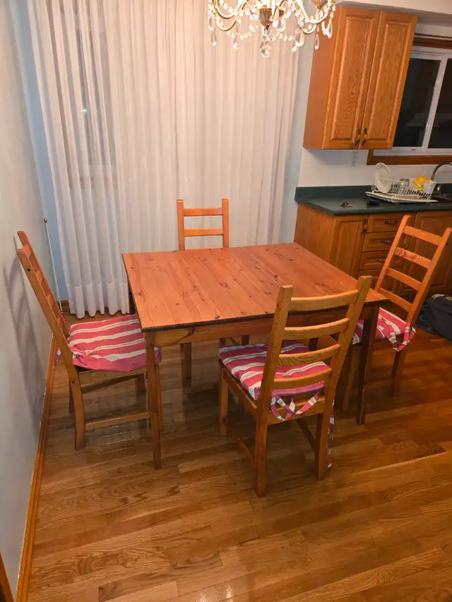 Wooden table and chairs for sale in Dining Tables & Sets in Hamilton - Image 7