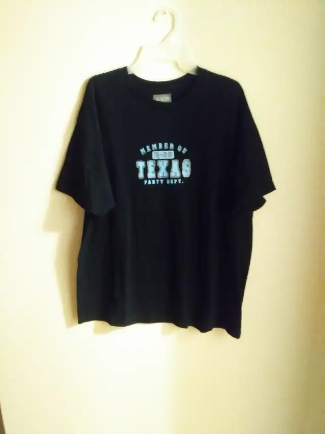Unisex Cotton T-shirts (Size: L/XL) in Women's - Tops & Outerwear in Mississauga / Peel Region - Image 2