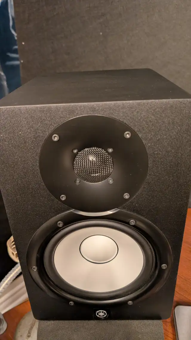 Yamaha HS7 Powered Studio Monitors – Pair – Great Condition in Pro Audio & Recording Equipment in Mississauga / Peel Region - Image 7