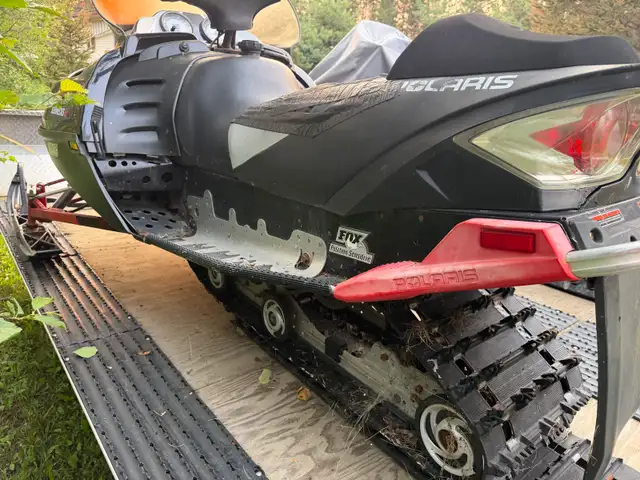 2005 Polaris 600xc snow machine  in Snowmobiles in Thunder Bay - Image 4