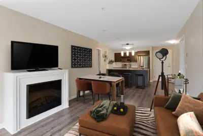2BR2BA Condo in Surrey Available for July 3rd Move In!