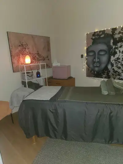 FULL BODY MASSAGE With a Canadian Gal! Take a moment and pamper yourself with a relaxing bodywork se...