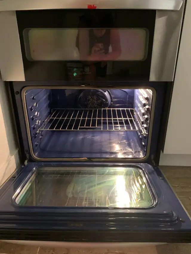 LG oven excellent condition in Stoves, Ovens & Ranges in City of Halifax - Image 3