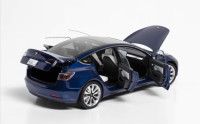 New Original Tesla Model 3 1:18 Diecast Model & Supercharger