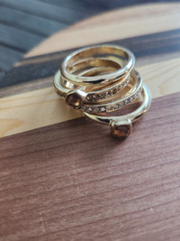 5 gold-tone costume rings (selling together for $5)