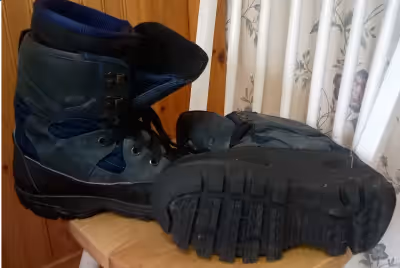 Unisex Raichle Winter Boots. Bought in Switzerland Sz (Women 6.5 Men/Youth 4.5) NEW condition! Paid...