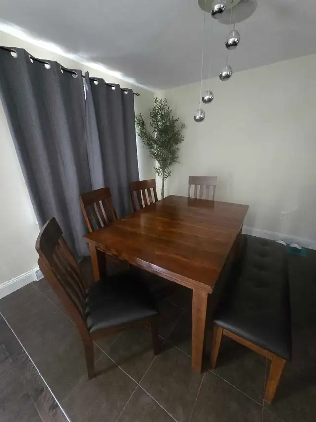 Dining table 4 chairs and bench in Dining Tables & Sets in Bedford - Image 3