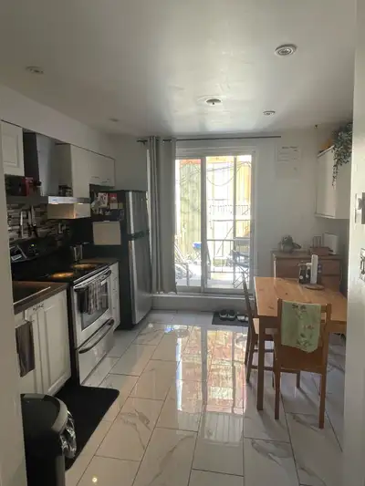 Chambre non-meublé (collocation de trois personnes)