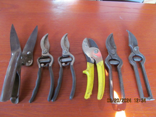 Various vintage shears in Arts & Collectibles in Stratford
