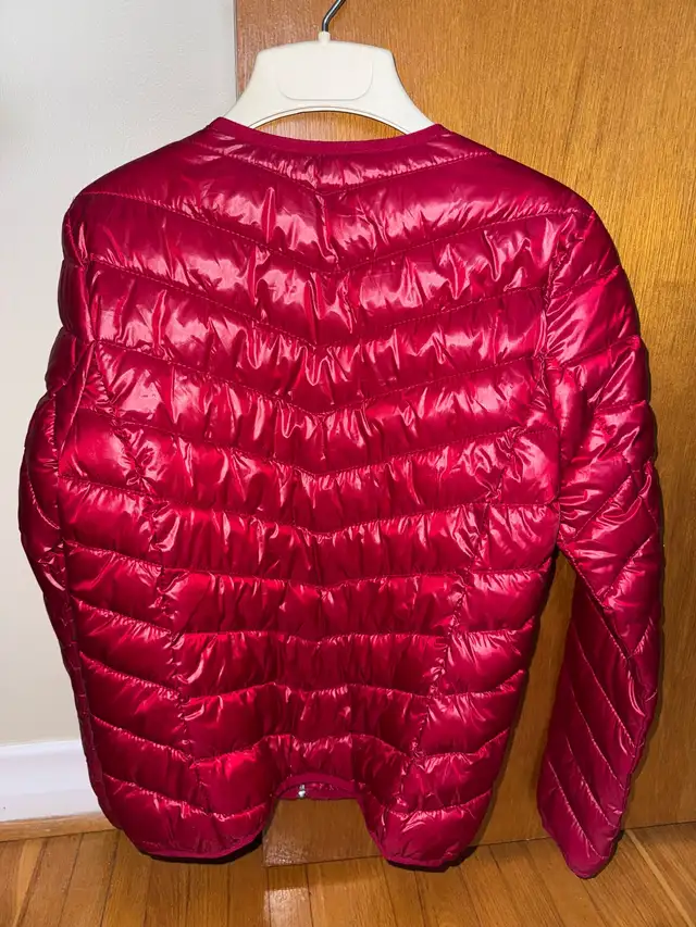 Women’s red puffer jacket (6 US) in Women's - Tops & Outerwear in City of Montréal - Image 4