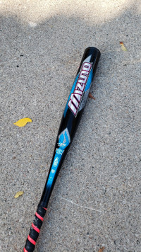 Mizuno Finch 30" Softball Bat$125