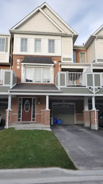**Message or Apply Now at https://liv.rent/listings/bpzyLlmMJy** Entire Townhouse at 2443 Fall Harve...