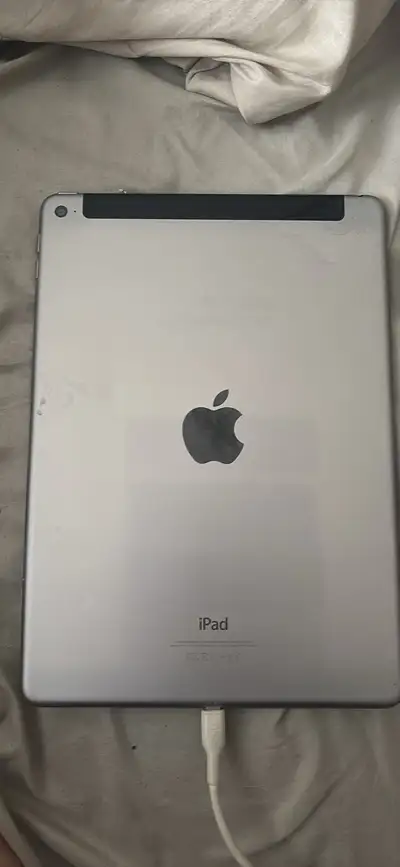 Ipad air 2 32 gigs, View more