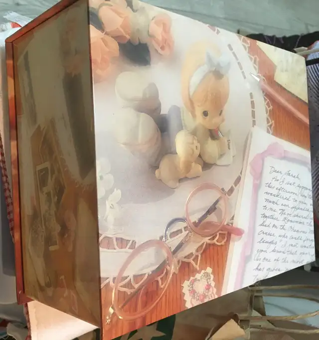 Precious Moments Figure & Collectible Box & Stationary Set in Arts & Collectibles in Markham / York Region - Image 3